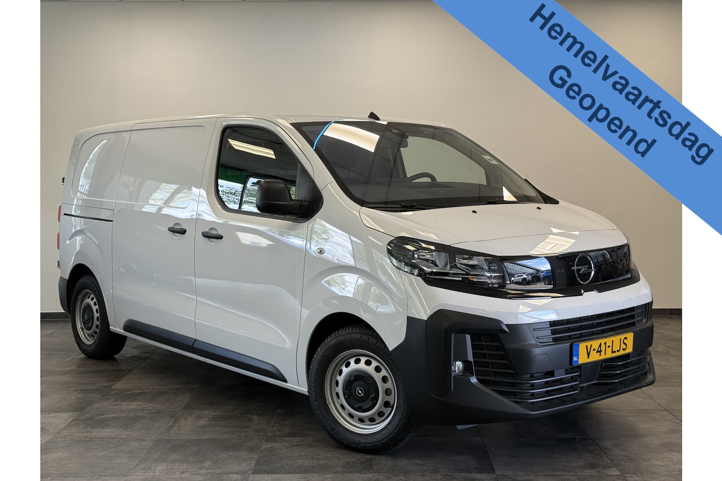 Opel Vivaro Electric - L2 75 kWh 3 Persoons Achteruitrijcamera Navigatie * Hemelvaartsdag geopend van 12:00 tot 1 - AutoWereld.nl