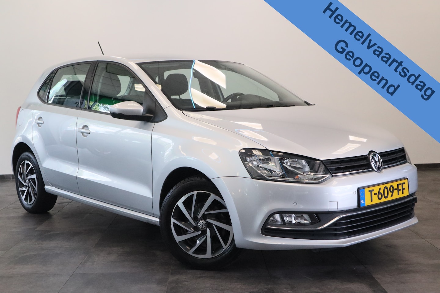 Volkswagen Polo - 1.2 TSI Comfortline Business Cruisecontrol Navigatie Carplay PDC * Hemelvaartsdag geopend - AutoWereld.nl