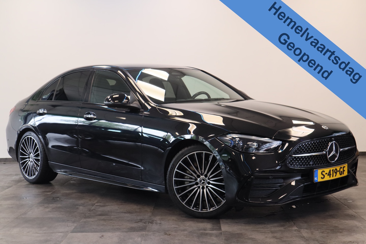 Mercedes-Benz C-klasse - 300 4MATIC AMG Line Burmester ACC Lane Assist Camera * Hemelvaartsdag geopend van 12:00 to - AutoWereld.nl