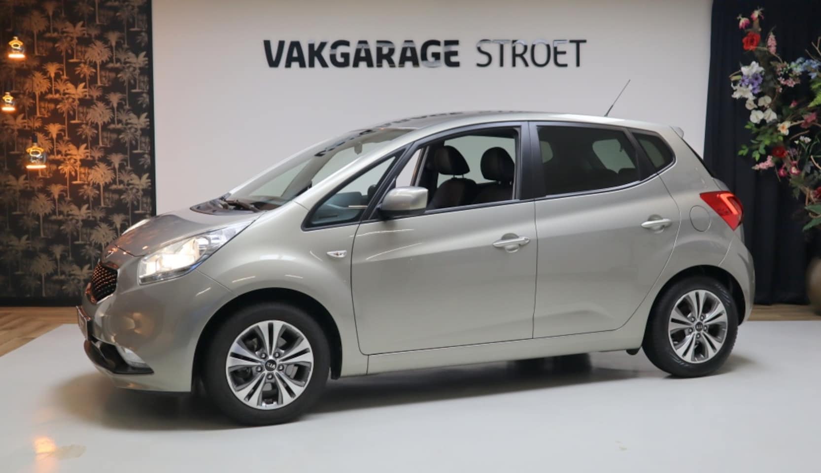 Kia Venga - 1.4 CVVT Dyn.Pl.L | cruise | navi | BT | trekh | voll.dealer oh. - AutoWereld.nl