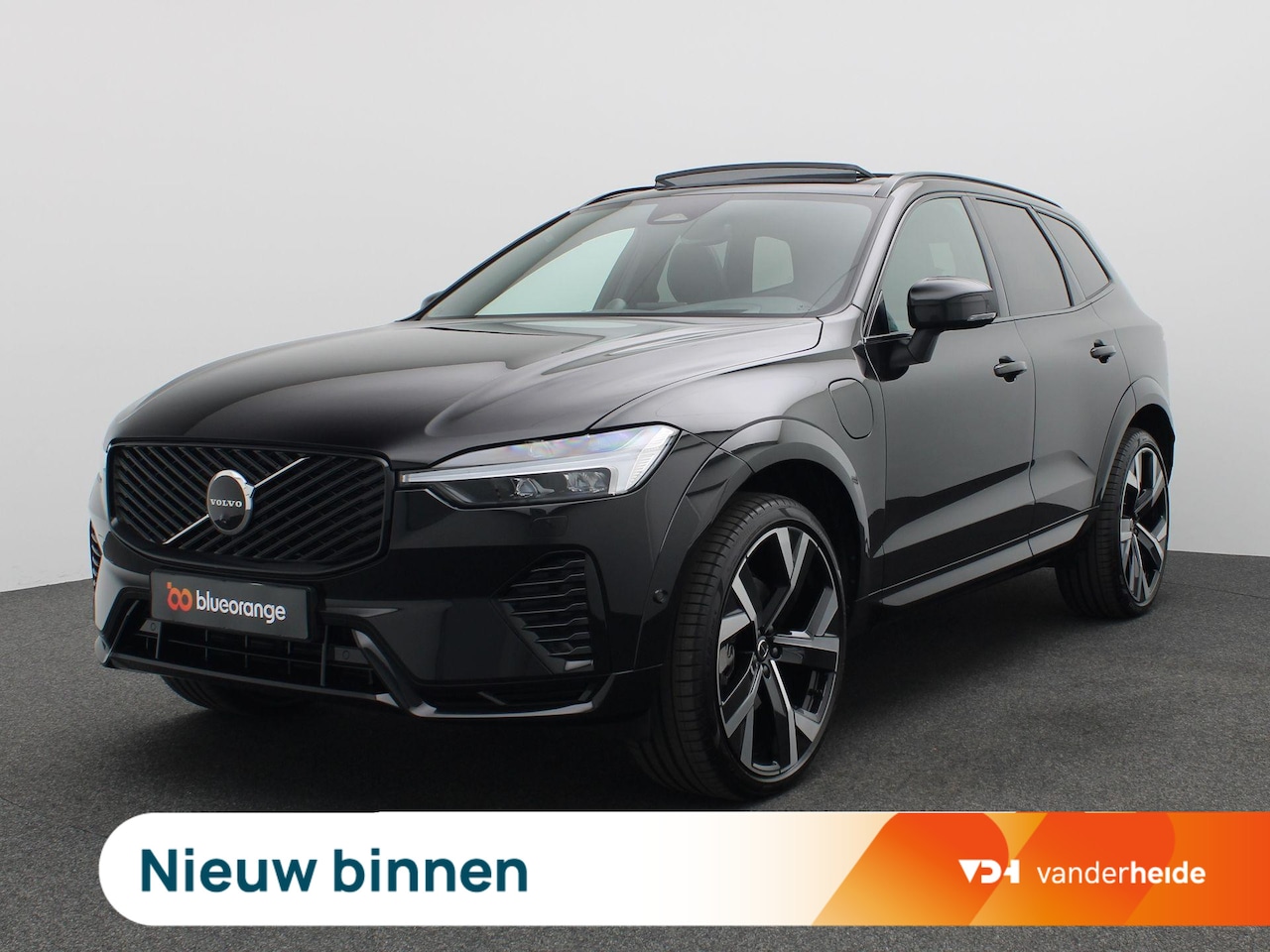 Volvo XC60 - 2.0 T8 Plug-in hybrid AWD Ultra Black Edition Exec Panoramadak, Trekhaak, 22" LM Velgen, B - AutoWereld.nl