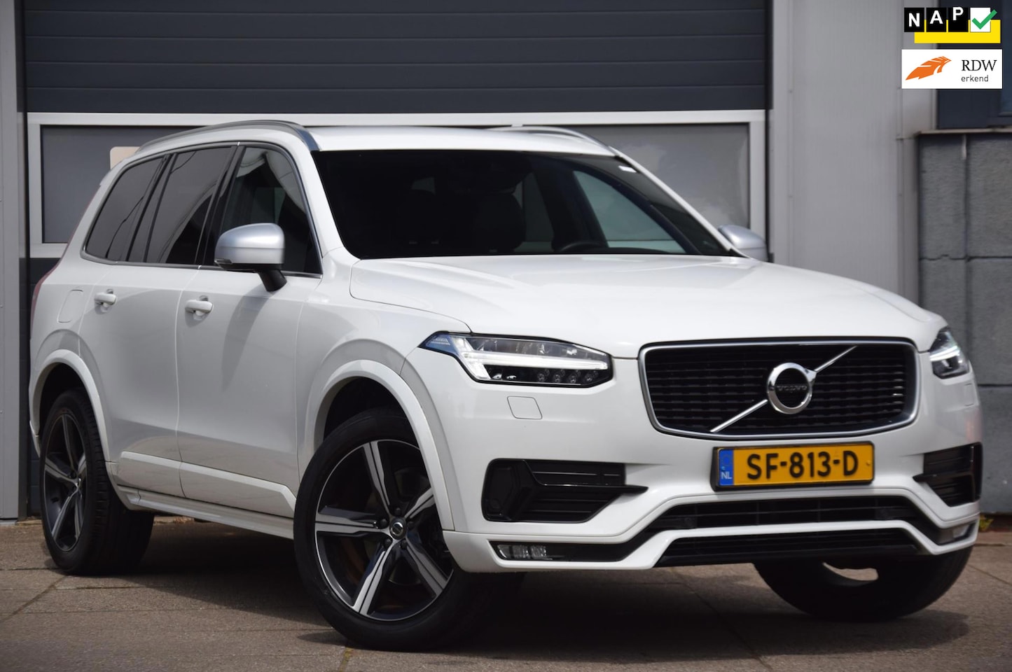 Volvo XC90 - 2.0 T5 AWD R-Design Scandinavian Line/Extra getinte ruiten - AutoWereld.nl