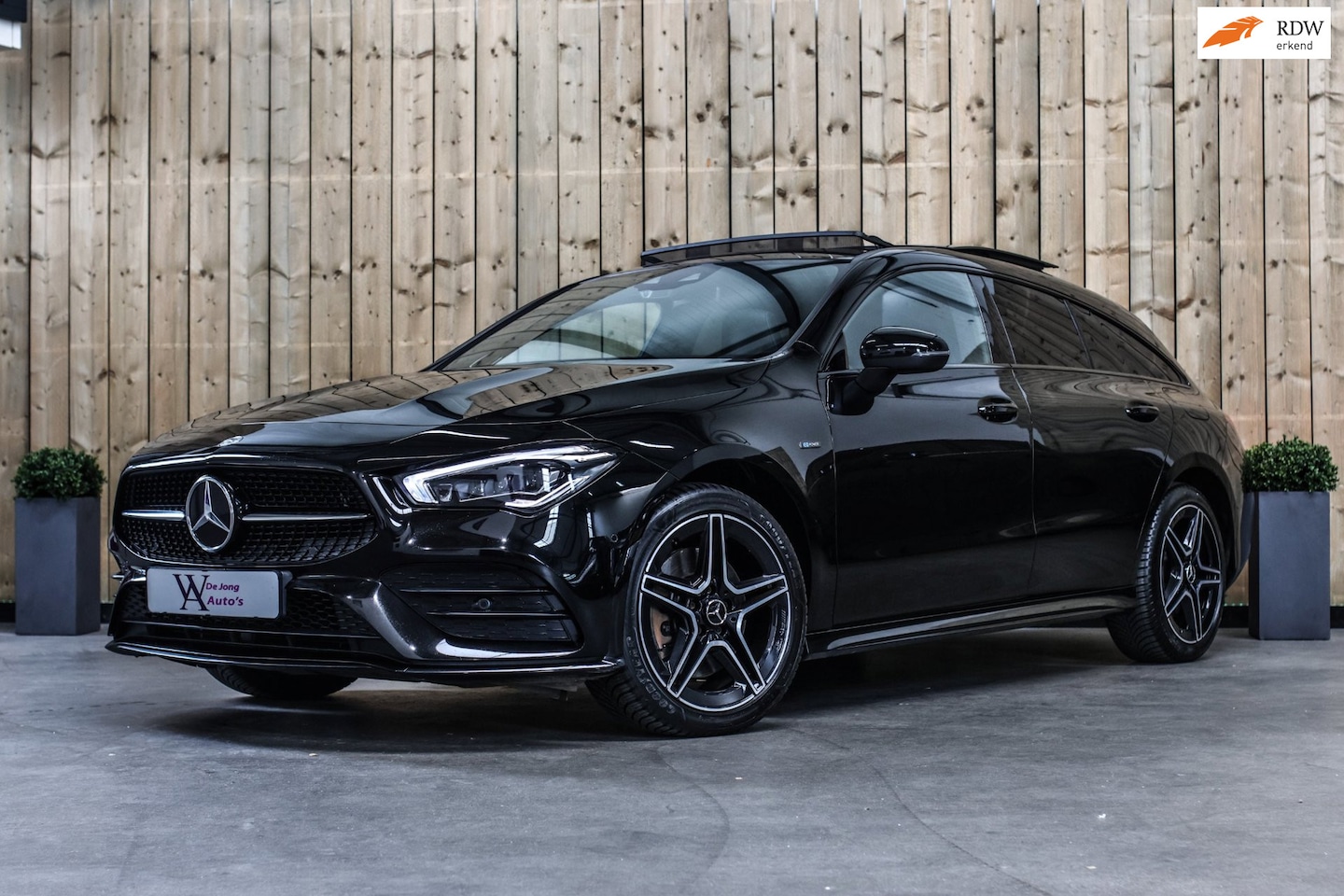 Mercedes-Benz CLA-klasse Shooting Brake - 250 e AMG *Pano*Burmester*Elek. stoelen*Trekhaak* - AutoWereld.nl