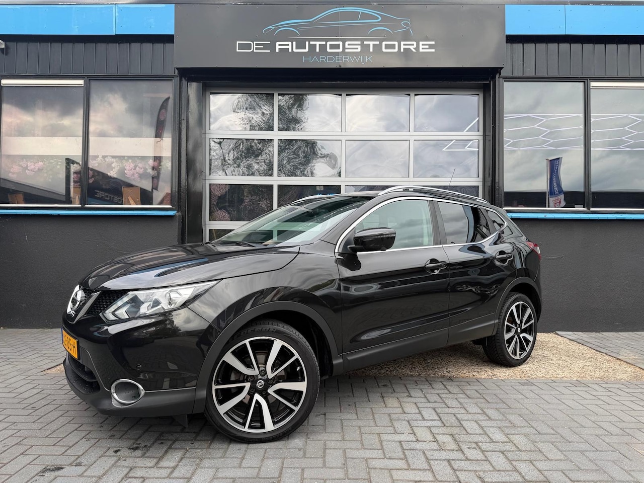 Nissan Qashqai - 1.2 Premier Edition 1e Eig Navi 360 Cam Led Half Leer Nette Auto !!! - AutoWereld.nl