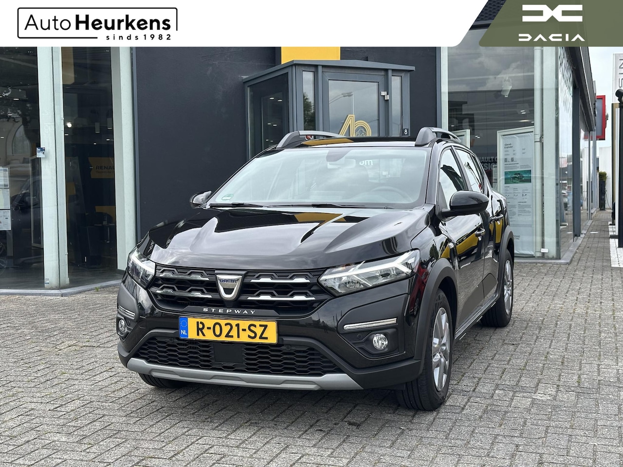 Dacia Sandero - TCe 90 Comfort l achteruitrijcamera l stoelverwarming l dealeronderhouden - AutoWereld.nl