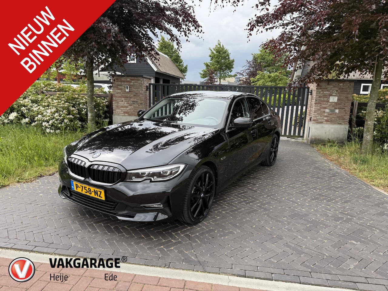BMW 3-serie - 320e Business Edition Plus | Sportstoelen | Sfeerverlichting | 19Inch | Dealer onderhouden - AutoWereld.nl