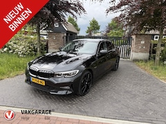 BMW 3-serie - 320e Business Edition Plus | Sportstoelen | Sfeerverlichting | 19Inch | Dealer onderhouden