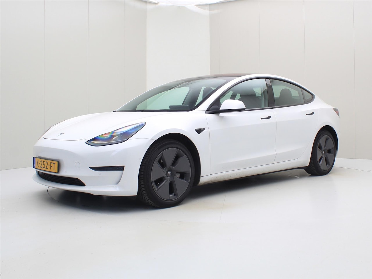 Tesla Model 3 - Long-Range AWD 351pk 75 kWh FACELIFT [ TREKHAAK+WARMTEPOMP+AUTOPILOT+620KM WLTP+PREMIUM AU - AutoWereld.nl