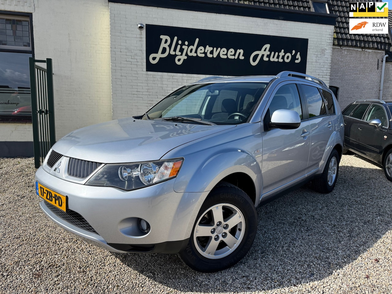 Mitsubishi Outlander - 2.4 Intro Edition 2WD Dealer Onderhouden | Cruise | PDC | Trekhaak Afnb. - AutoWereld.nl