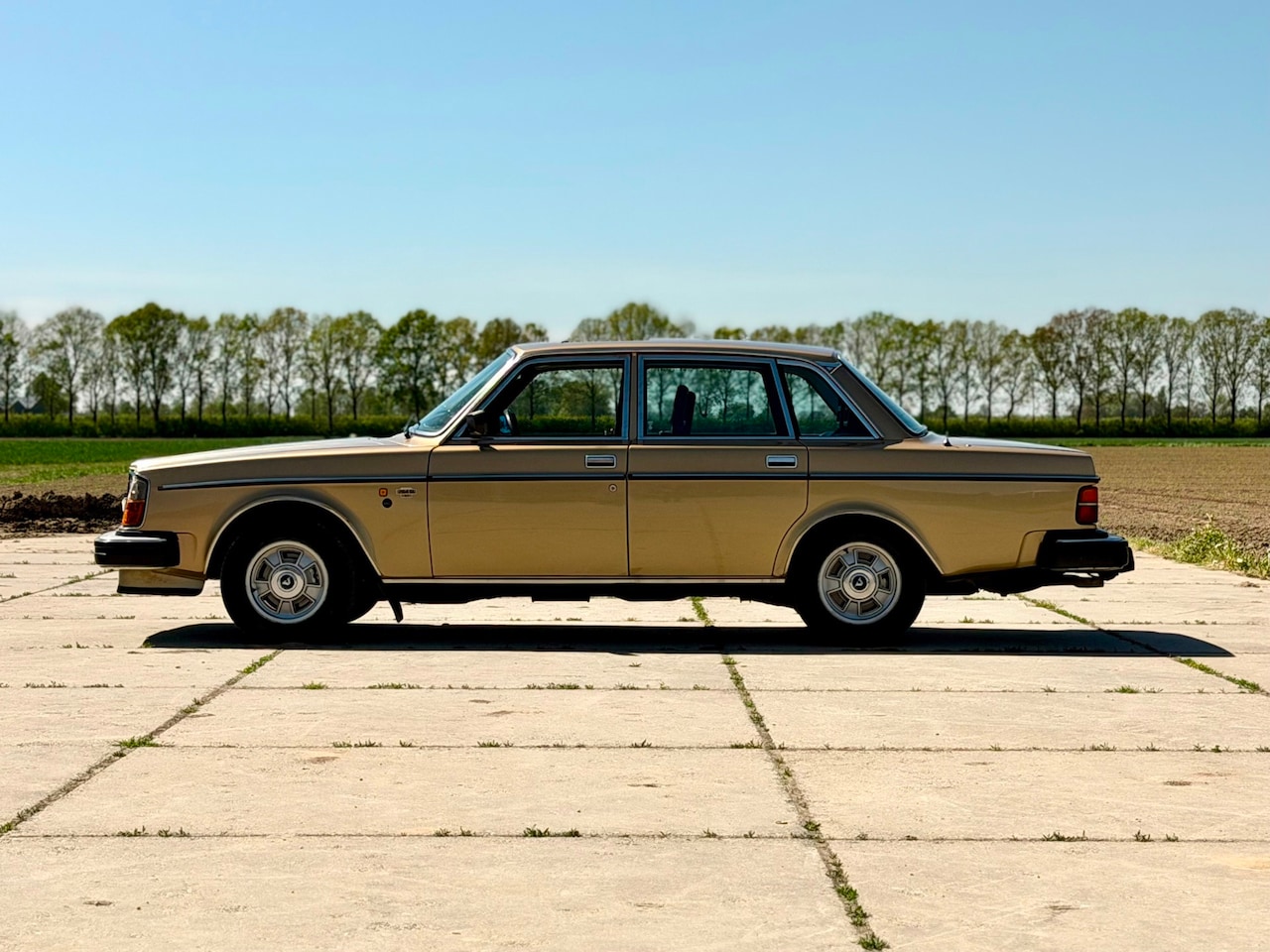 Volvo 264 - GL 2.7 Handgeschakeld, Schuifdak, Airco, Trekhaak - AutoWereld.nl