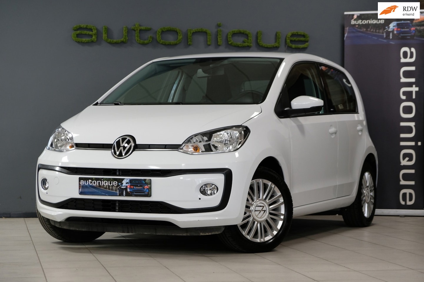 Volkswagen Up! - 1.0 *LOUNGE* 29.622km Achteruitrijcamera/Stoelverwarming NIEUWSTAAT - AutoWereld.nl