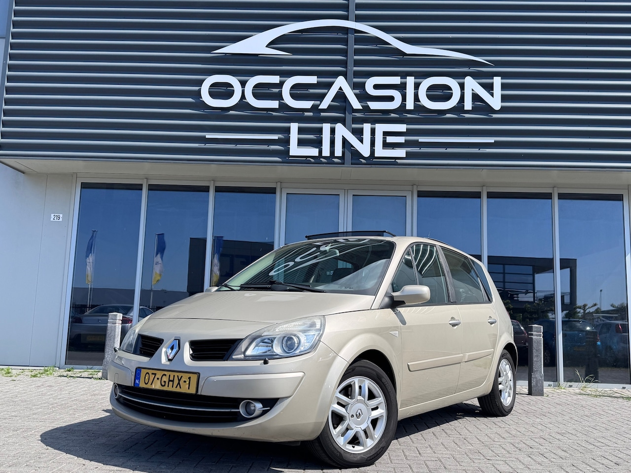 Renault Scénic - 2.0-16V Tech Line | Automaat | Trekhaak | Cruise - AutoWereld.nl