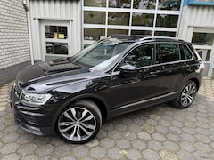 Volkswagen Tiguan - 1.4 TSI 4Motion Highline / Panoramadak / Virtual display / Trekhaak