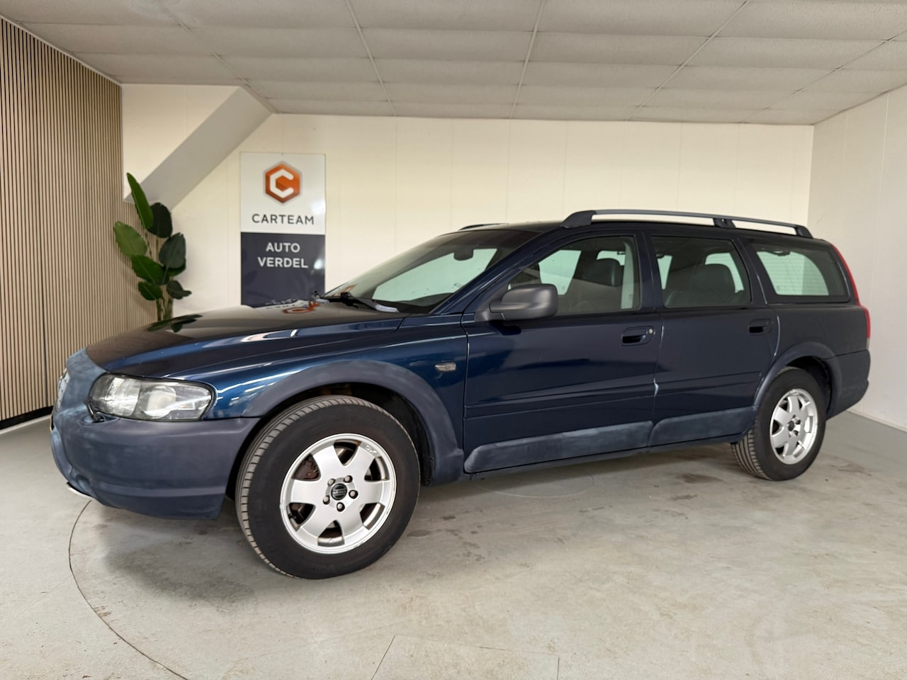 Volvo XC70 - 2.5 T Cross Country Comf. Line Airco, LMV, Automaat, Lederen bekleding - AutoWereld.nl