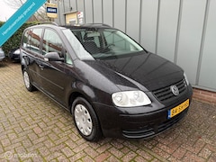 Volkswagen Touran - 1.6-16V FSI Business NAP//AIRCO//CRUISE//TREKHAAK//ELEC.RAMEN