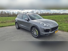 Porsche Cayenne - 3.0 S E-Hybrid Volledig Porsche garantie, 100% dealer onderhouden.