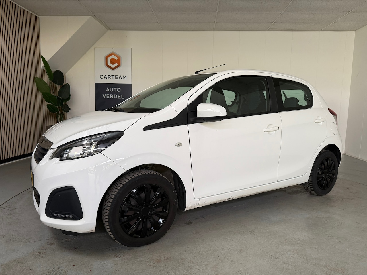 Peugeot 108 - 1.0 e-VTi Black & White Active Airco, Navigatie - AutoWereld.nl