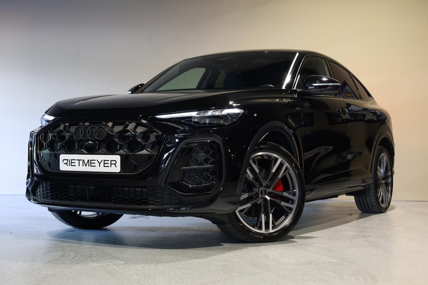 Audi Q5 Sportback - quattro S edition Competition 367 pk |Panorama |Passagersdisplay |Luchtvering |ACC |360° - AutoWereld.nl