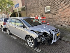 Ford Focus Wagon - 1.6 TI-VCT Ti. Schadeauto Motor loopt Airco