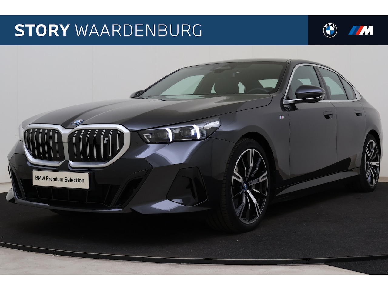 BMW i5 - eDrive40 M Sport / Panoramadak / Trekhaak / Parking Assistant Professional / Adaptieve LED - AutoWereld.nl