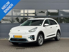 Kia e-Niro - EXECUTIVELINE 64 KWH I TREKHAAK I AUTOMAAT I STOELVERWARMING I MEMORY SEATS I APPLE CARPLA