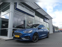 Ford Focus - 2.3 EcoBoost ST-3 PERFORMANCE PACK, H&R, PANO, HUD, WINTER PACK, ADAPT. CRUISE, CLIMA, NAV