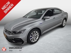 Volkswagen Passat - 1.4 TSI PHEV GTE Business | Plug-in Hybride | Panoramadak | Head-up | Nederlandse auto ori