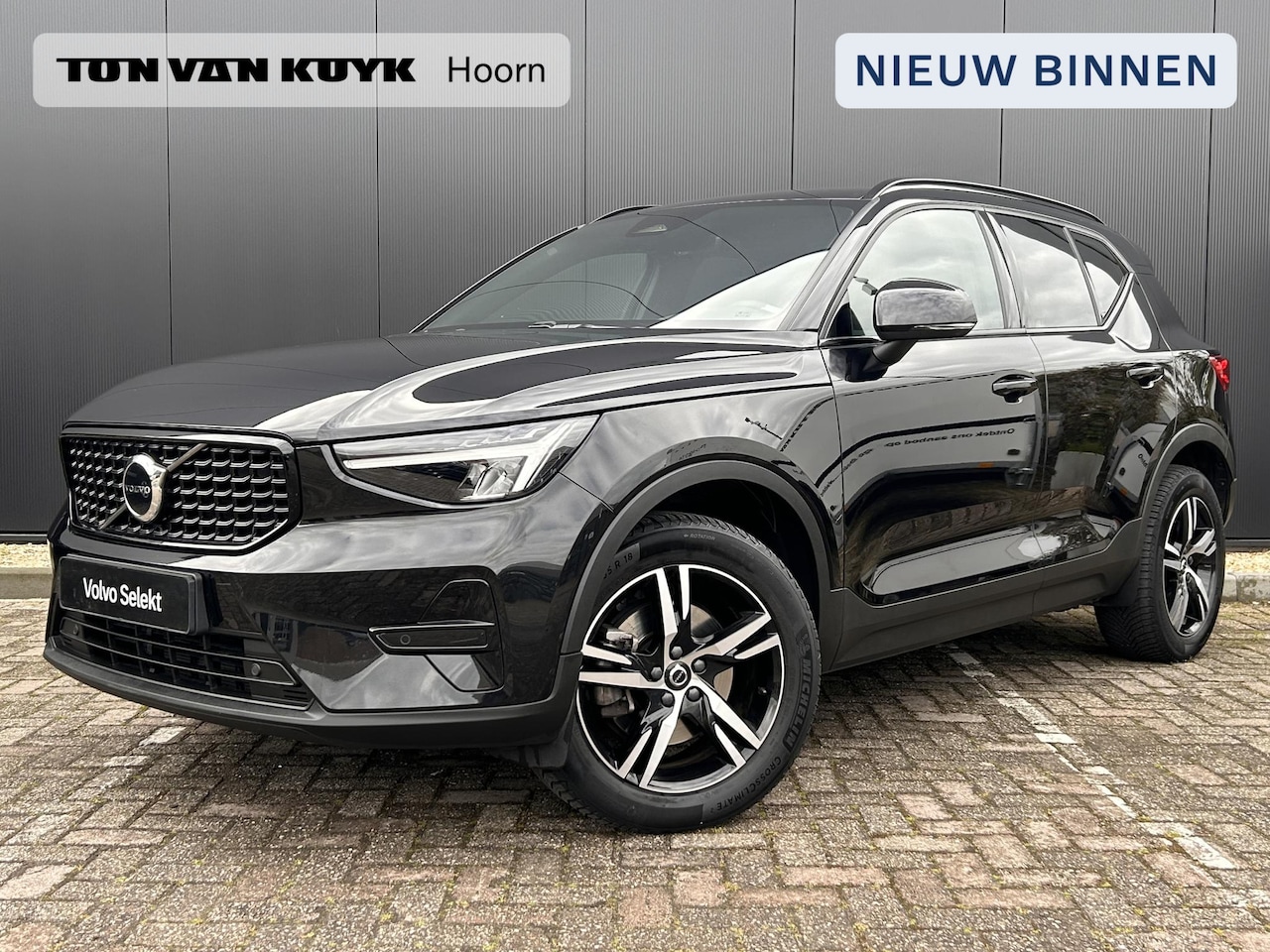 Volvo XC40 - 2.0 B3 Plus Dark intellisafe/ voorruitverwarming/ climate line/ harman kardon/ trekhaak/ - AutoWereld.nl
