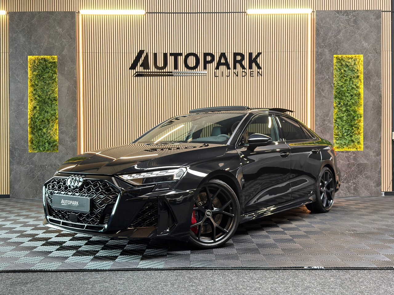 Audi RS3 - Limousine 2.5 TFSI RS 3 quattro BTW|PANO|SONOS|HuD|MATRIX|ACC|KEYLESS|CARPLAY|FABRIEKSGARA - AutoWereld.nl