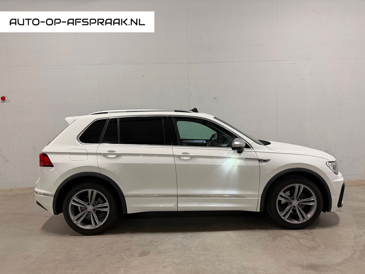 Volkswagen Tiguan - 1.4 TSI ACT R-line Pano Virtual Camera Navi Cruise Clima - AutoWereld.nl