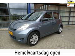 Daihatsu Sirion 2 - 1.0-12V Slim Apk 5-5-2027 5 deurs Stuurbekr