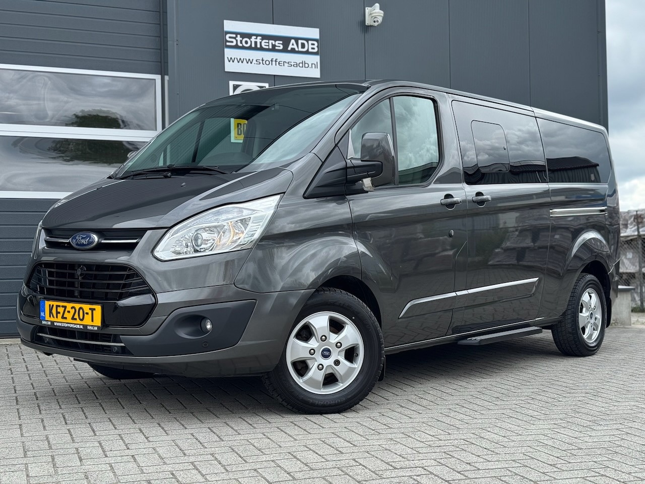 Ford Model T - Custom 2.0 TDCI 131pk L2H1 Titanium | INCL. BTW en BPM | 9-PERS | L+R SCHUIF | Leder | Nav - AutoWereld.nl