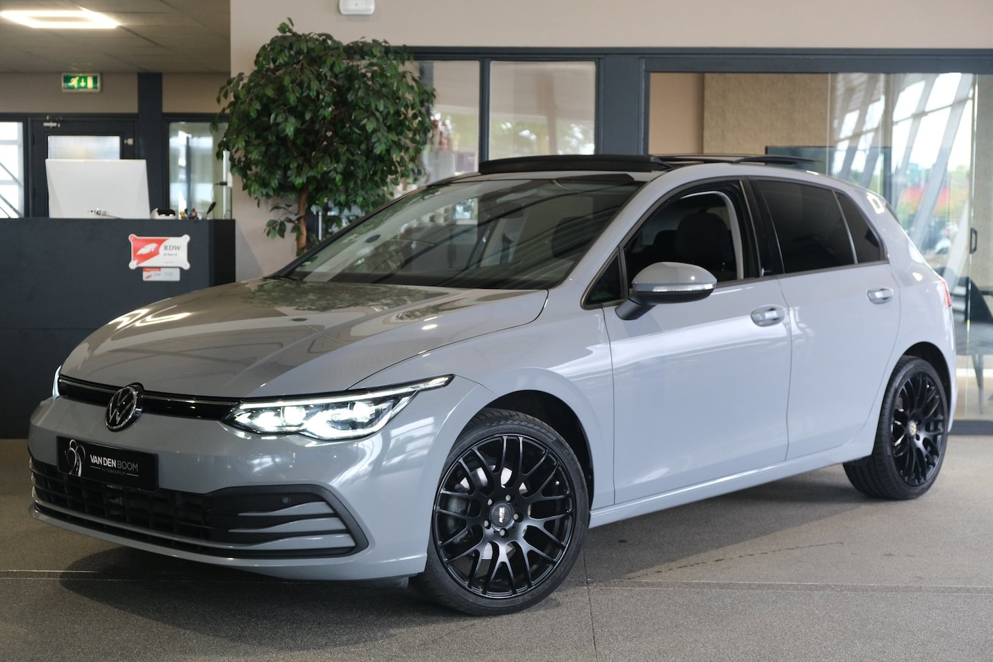 Volkswagen Golf - 8 1.5 eTSI Life 150PK DSG Pano IQ Led Navi ACC PDC Virtual - AutoWereld.nl