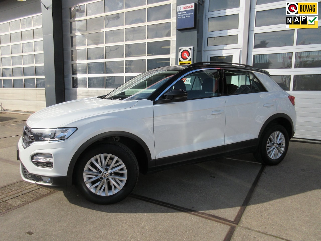 Volkswagen T-Roc - 1.0 TSI Style / Carplay / Navi / PDC - AutoWereld.nl