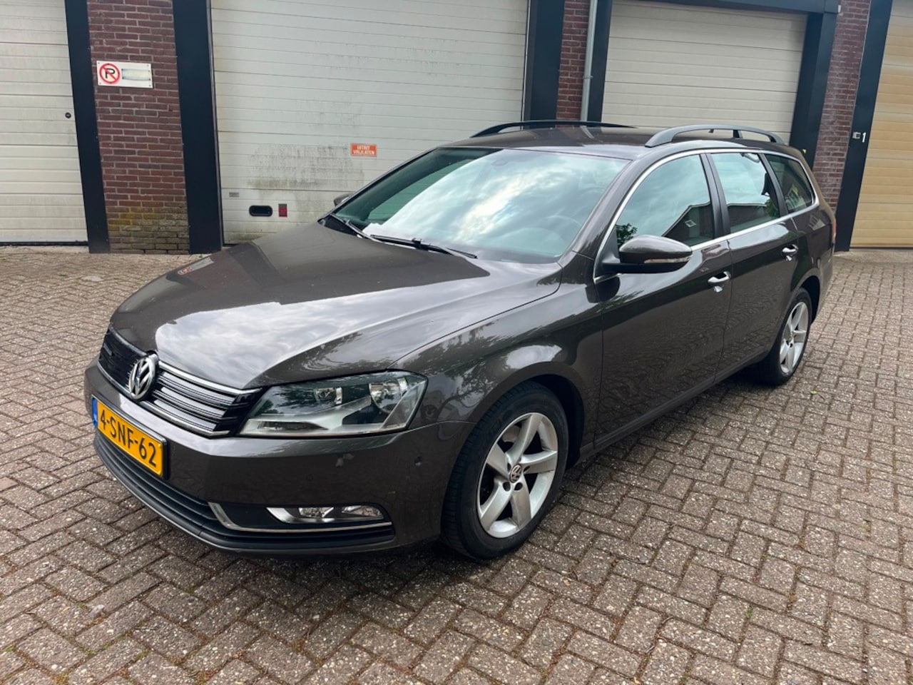 Volkswagen Passat Variant - 1.6 TDI BlueMotion Executive Edition CLIMA / CRUISE - AutoWereld.nl