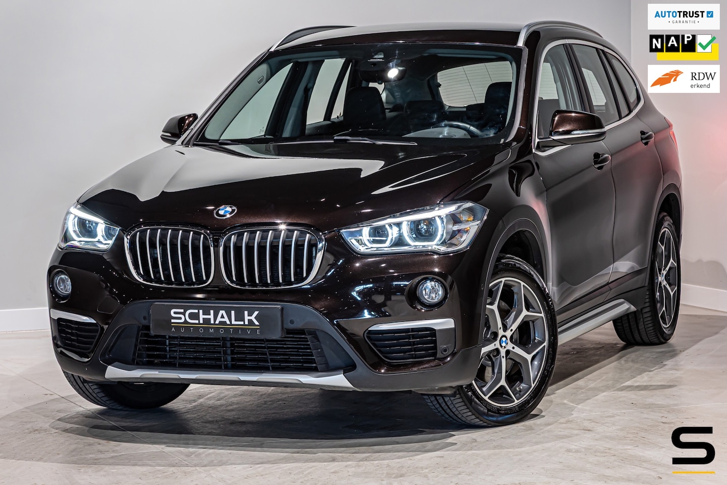 BMW X1 - XDrive20i High Executive|NAP|1eig|Trekhaak|Leder|HUD - AutoWereld.nl