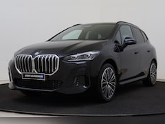 BMW 2-serie Active Tourer - 225e xDrive M Sport Automaat / Panoramadak / Trekhaak / Sportstoelen / Adaptieve LED / M A