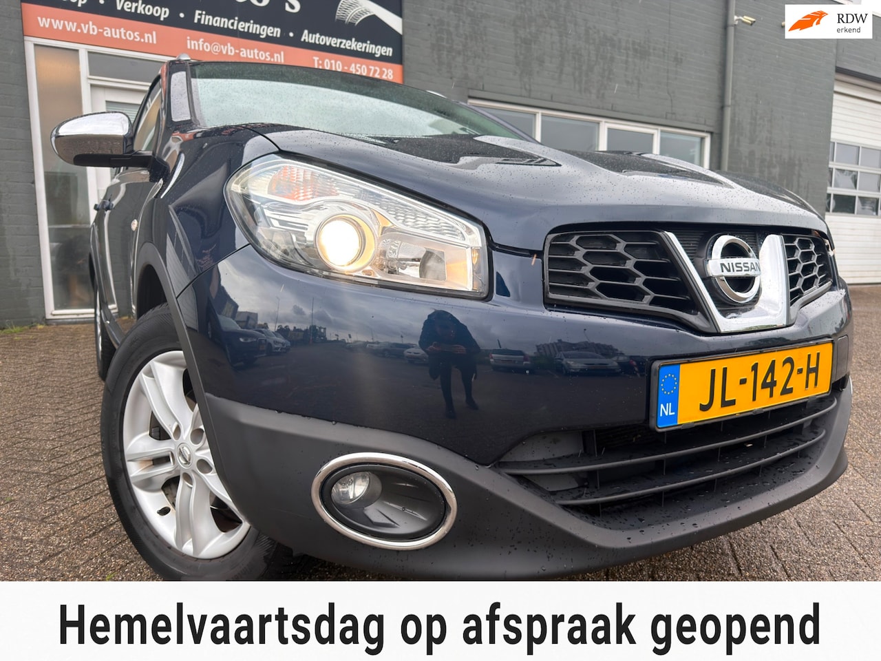Nissan Qashqai - 1.6 Acenta met trekhaak en panoramadak en parkeercamera en navigatie en bluetooth telefoon - AutoWereld.nl