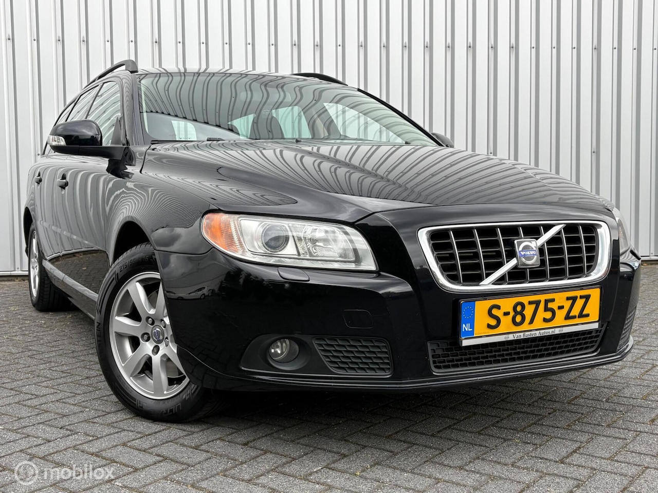 Volvo V70 - 2.5T Momentum | Aut | leder | Youngtimer | 2008 | Trekhaak | Volledige historie | - AutoWereld.nl