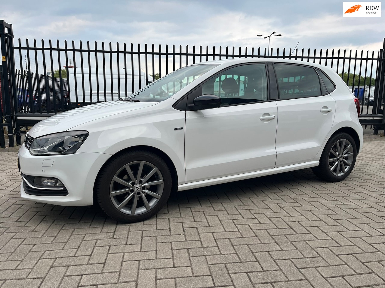 Volkswagen Polo - 1.2 TSI 90pk Highline / FRESH edition / Vol Opties / Topstaat / Sportstand - AutoWereld.nl