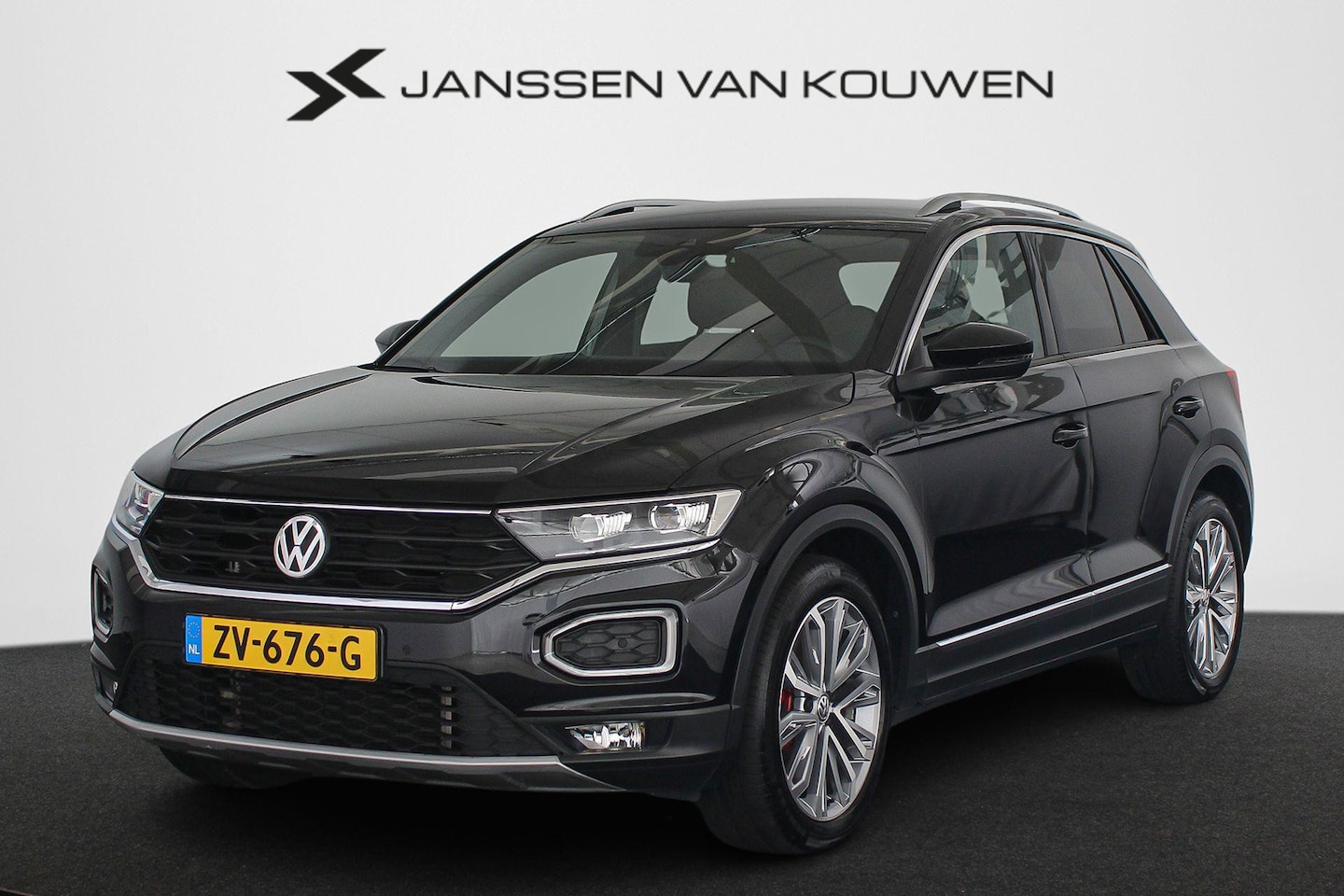 Volkswagen T-Roc - 1.5 TSI Sport Winterpakket Leder Camera Elektrische achterklep - AutoWereld.nl