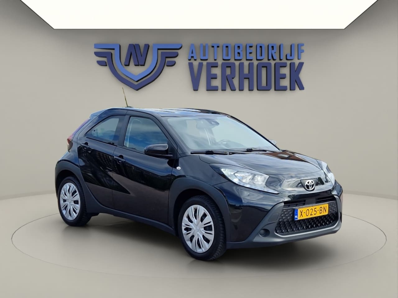 Toyota Aygo X - 1.0 VVT-i MT Play NL Auto - All Season Banden - Carplay - AutoWereld.nl