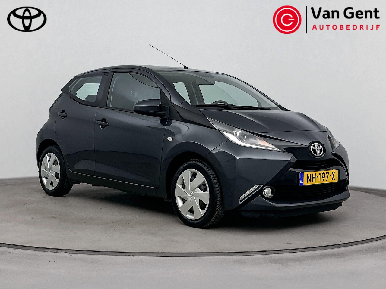 Toyota Aygo - 1.0 VVT-i x-play | Navigatie | Airco | Camera | Bluetooth - AutoWereld.nl