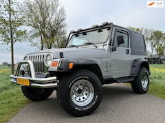 Jeep Wrangler - 2.5i Hardtop + Softtop | 4x4 | Youngtimer | Trekhaak | Bullbar |