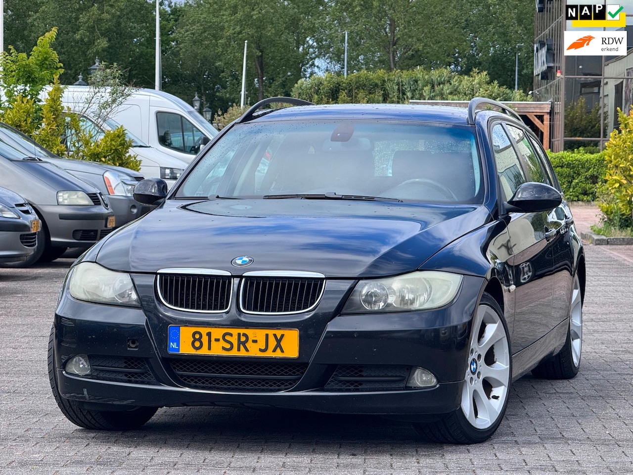 BMW 3-serie Touring - 318d High Executive | APK 23-02-2027 | Airco | Parkeersensor | Trekhaak | Sportstoelen | 1 - AutoWereld.nl
