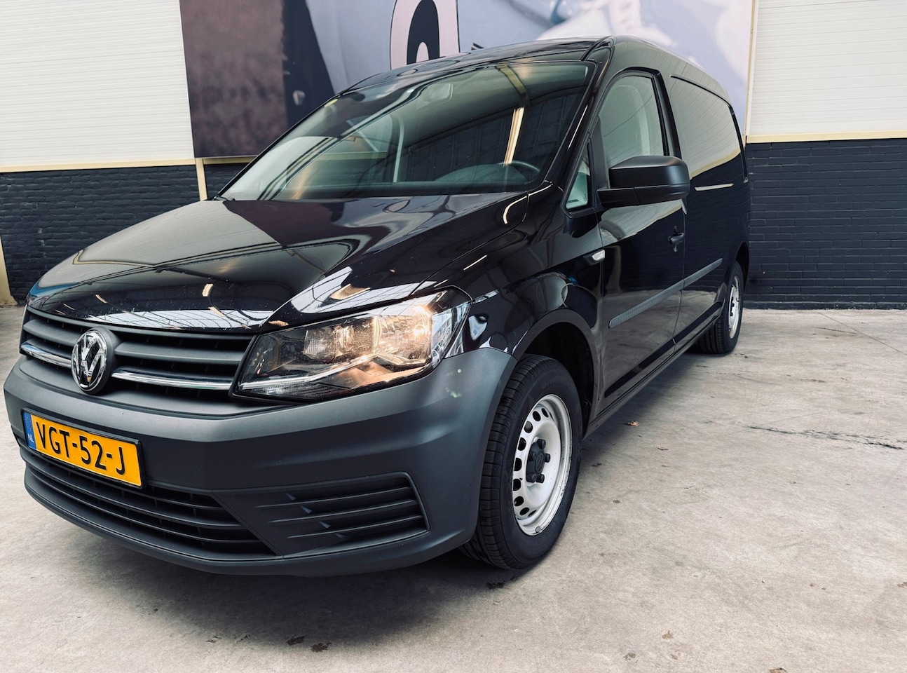Volkswagen Caddy Maxi - 2.0 TDI L2H1 Trendline|Zwart|Trekhaak|Orig.NL| - AutoWereld.nl