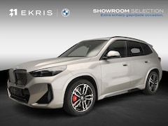 BMW iX1 - eDrive20 M Sport Edition / Trekhaak / Panoramadak / Driving assist plus / Adaptief onderst