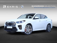 BMW iX2 - eDrive20 67 kWh M Sport Edition M Sportpakket Pro / Panoramadak / Trekhaak / Stuur + Stoel
