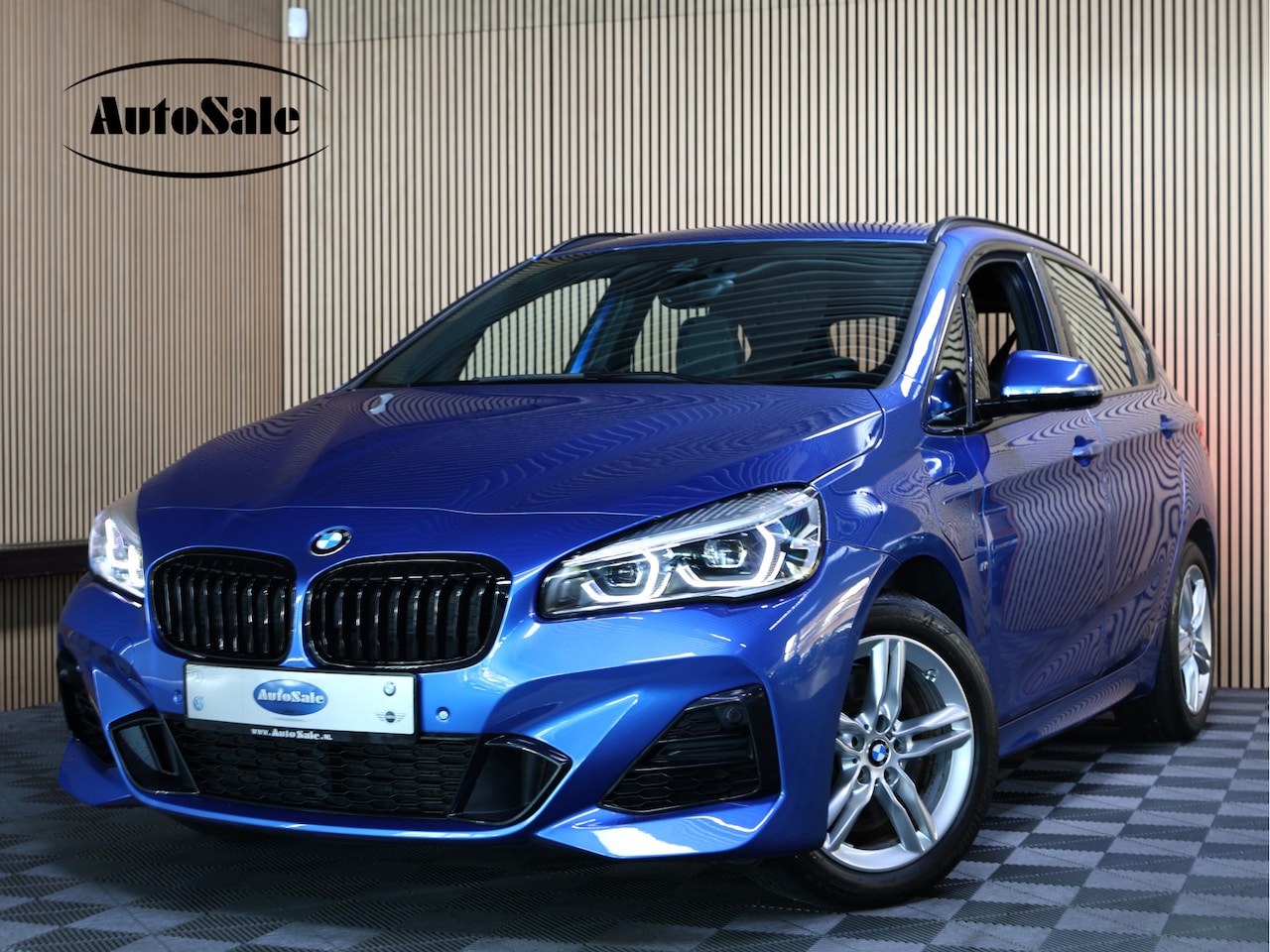 BMW 2-serie Active Tourer - 225xe M SPORT iPerform M Edit PLUGIN AUTOM PANO NAVI "20 - AutoWereld.nl