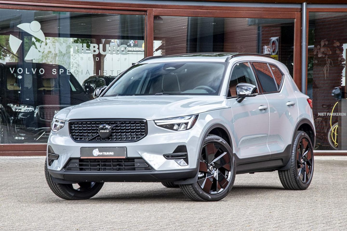 Volvo XC40 - 2.0 B4 Plus Black Edition 2.0 B4 PLUS BLACK EDITION - AutoWereld.nl